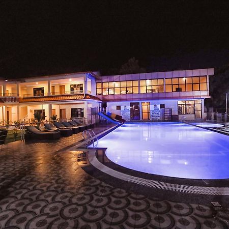 Hotel Wildlife Camp Sauraha Ngoại thất bức ảnh