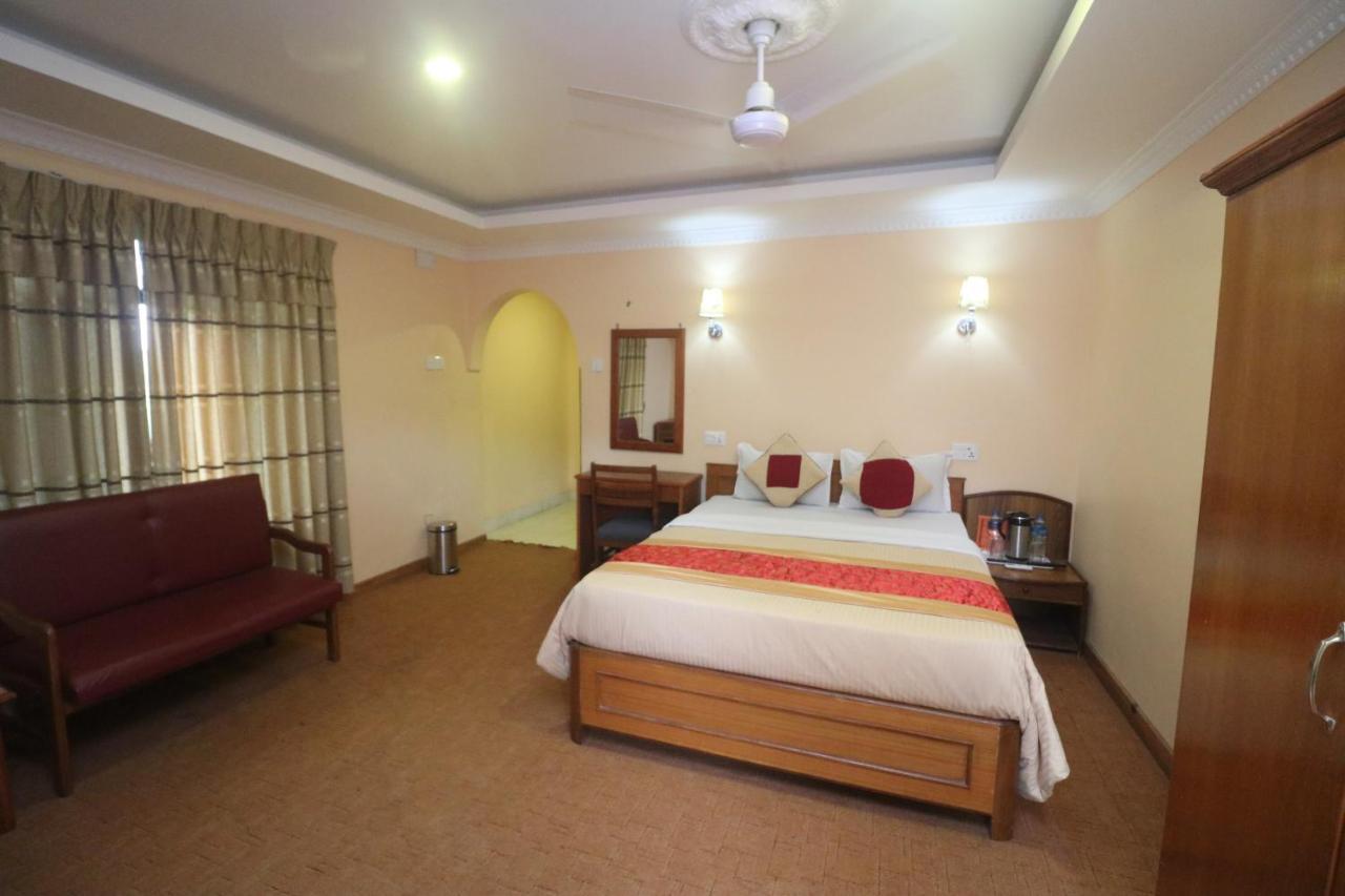 Hotel Wildlife Camp Sauraha Ngoại thất bức ảnh