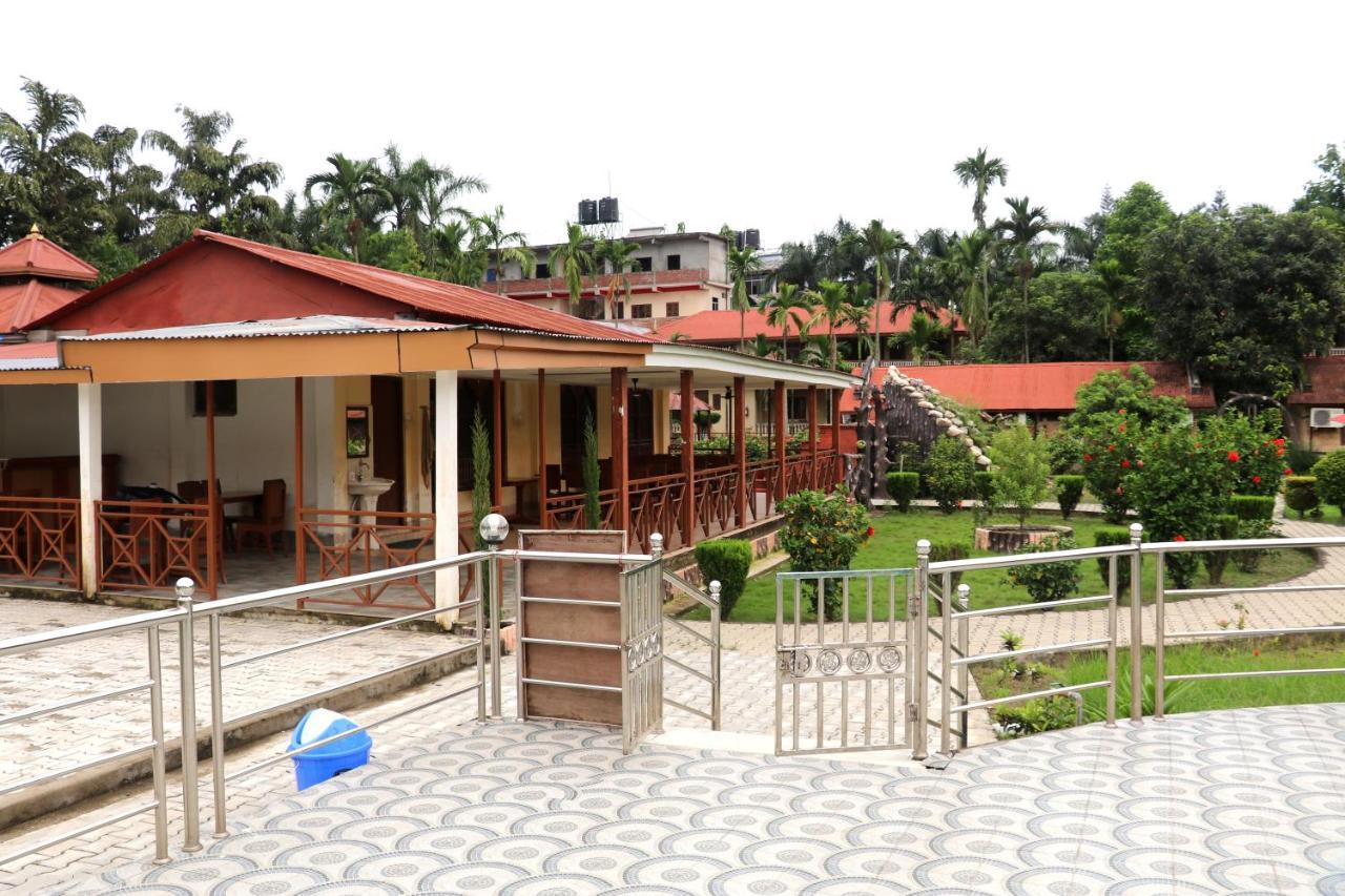 Hotel Wildlife Camp Sauraha Ngoại thất bức ảnh