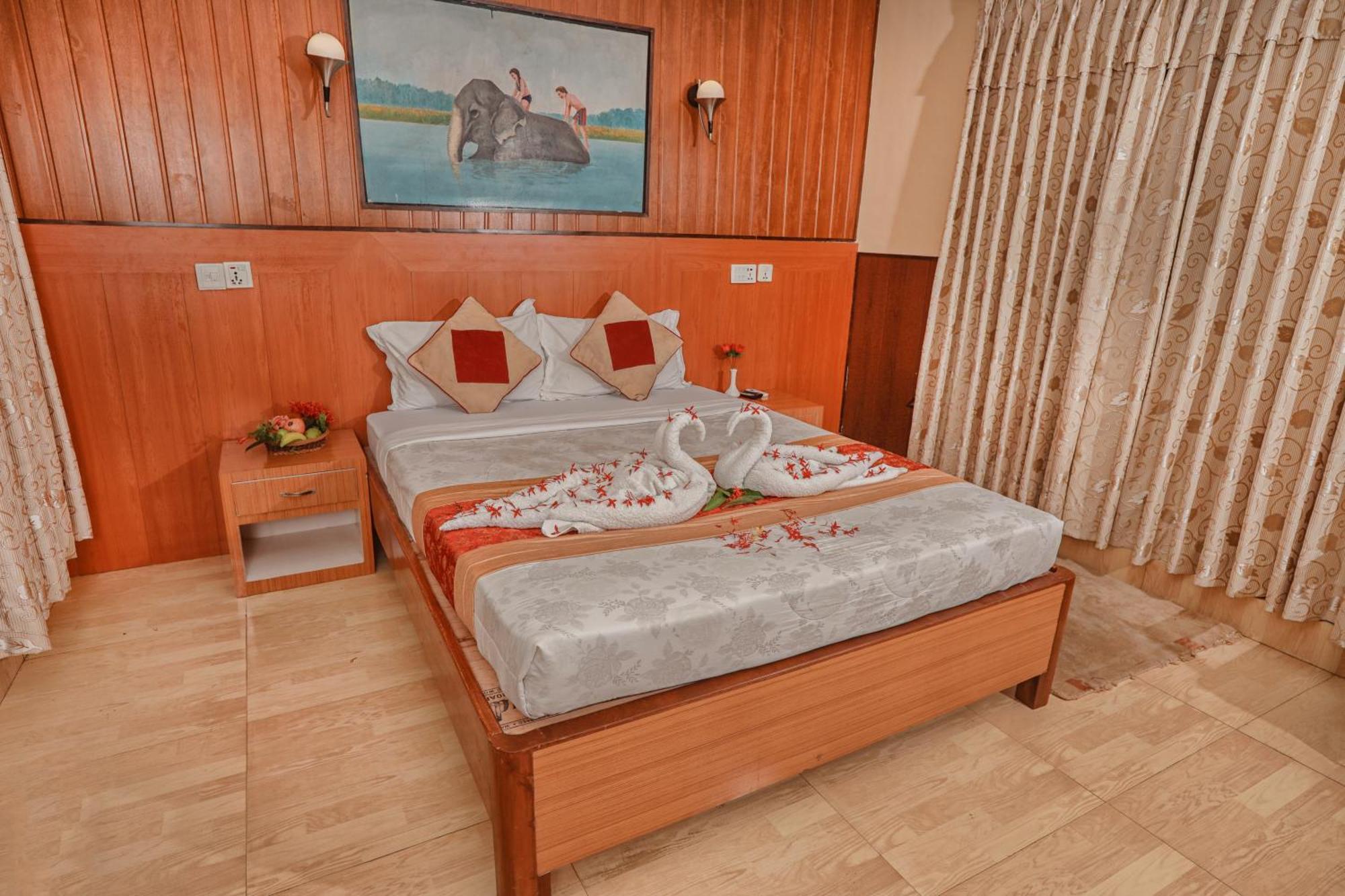 Hotel Wildlife Camp Sauraha Ngoại thất bức ảnh