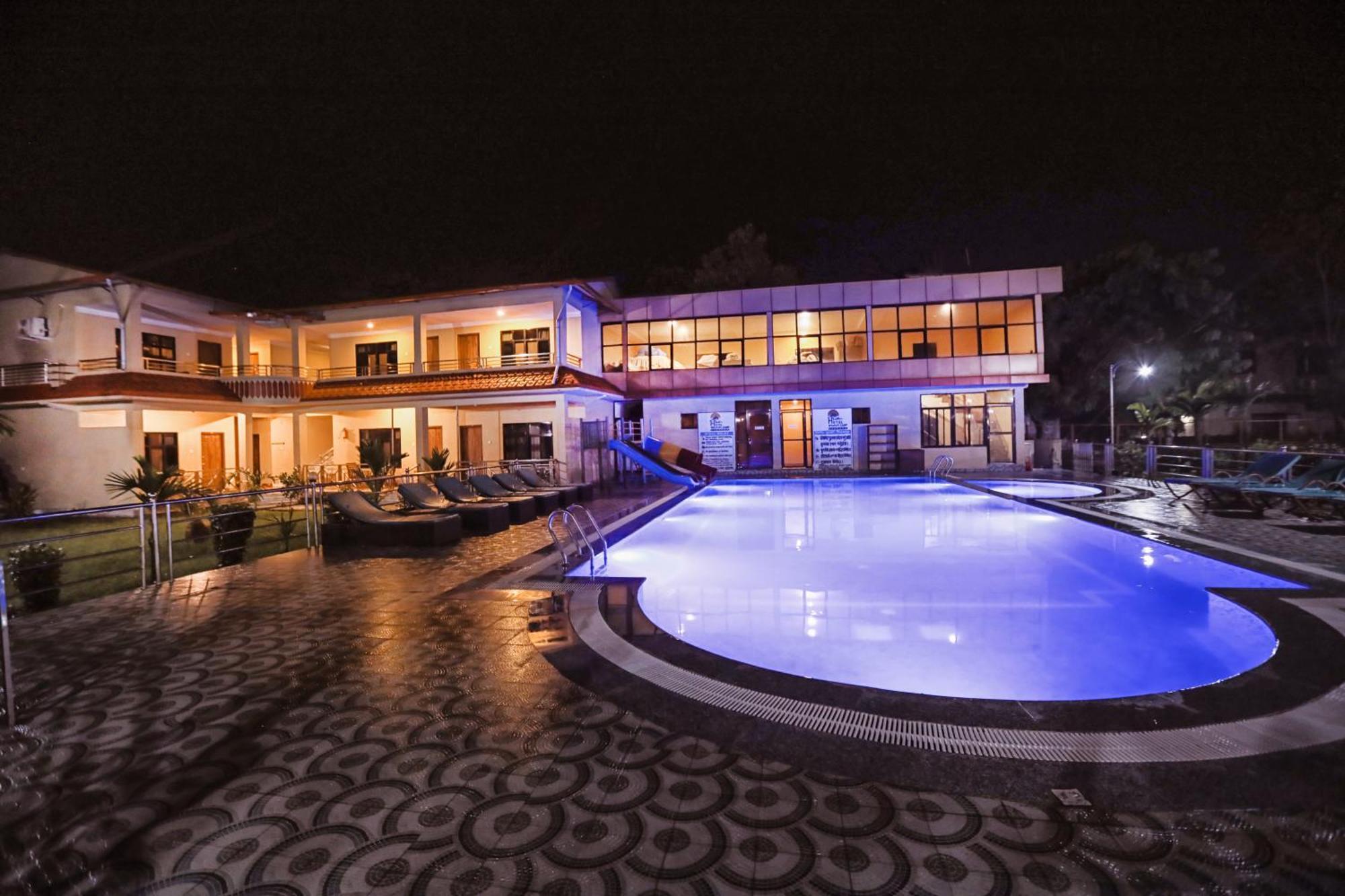 Hotel Wildlife Camp Sauraha Ngoại thất bức ảnh