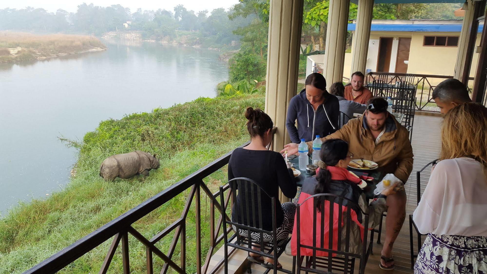 Hotel Wildlife Camp Sauraha Ngoại thất bức ảnh