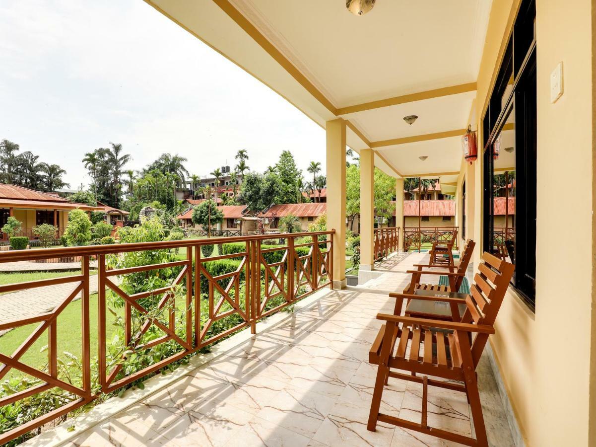 Hotel Wildlife Camp Sauraha Ngoại thất bức ảnh