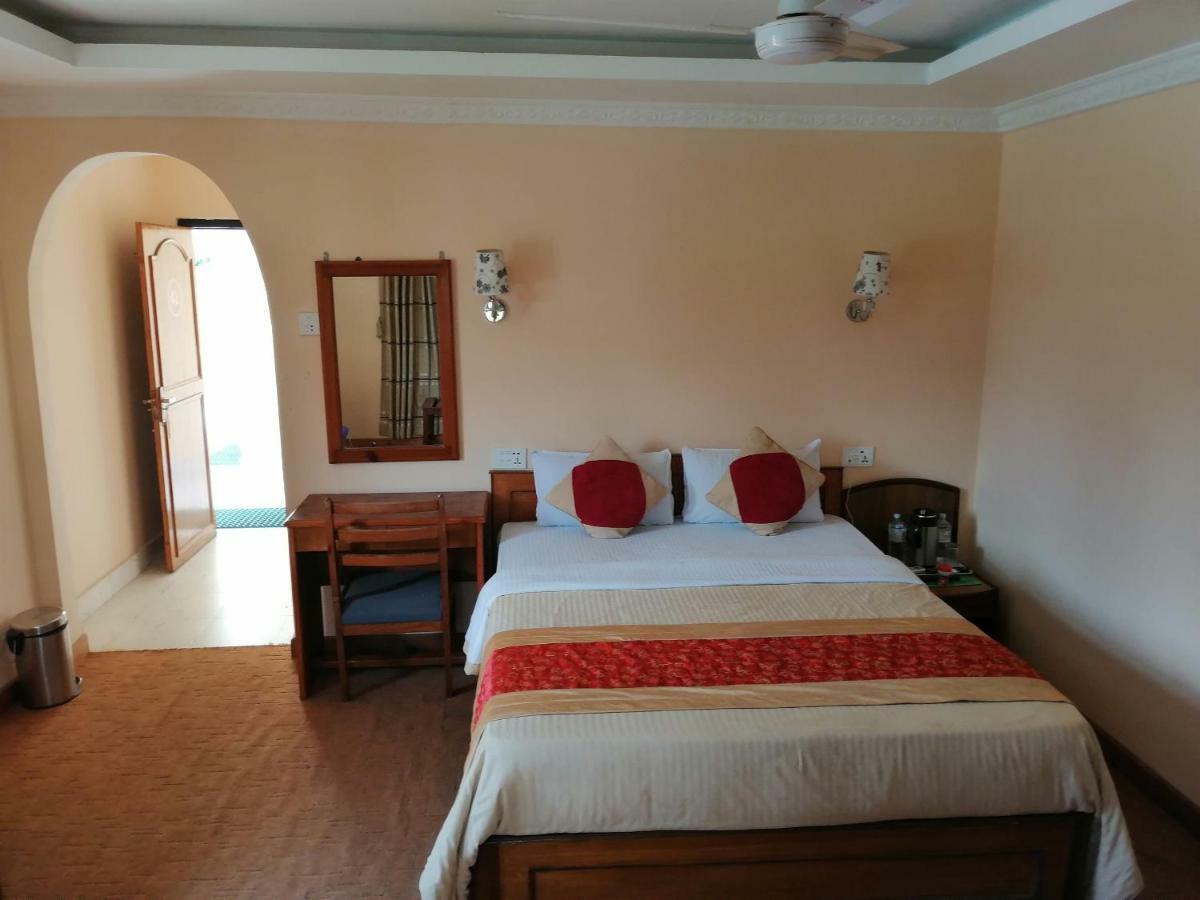 Hotel Wildlife Camp Sauraha Ngoại thất bức ảnh