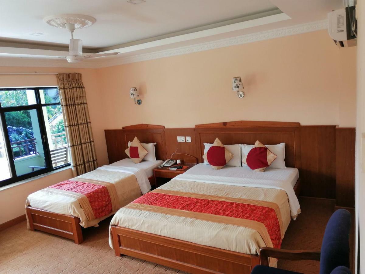 Hotel Wildlife Camp Sauraha Ngoại thất bức ảnh