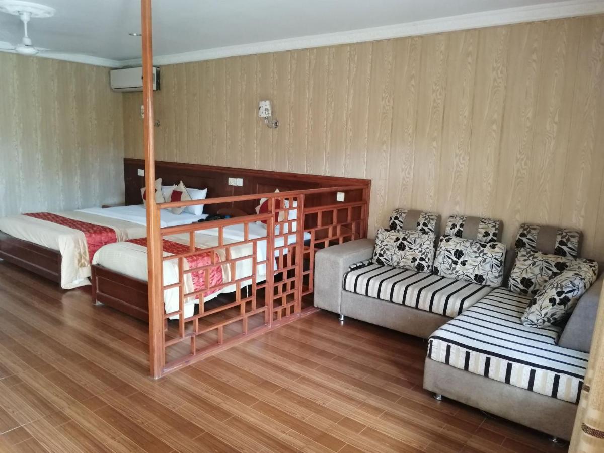 Hotel Wildlife Camp Sauraha Ngoại thất bức ảnh