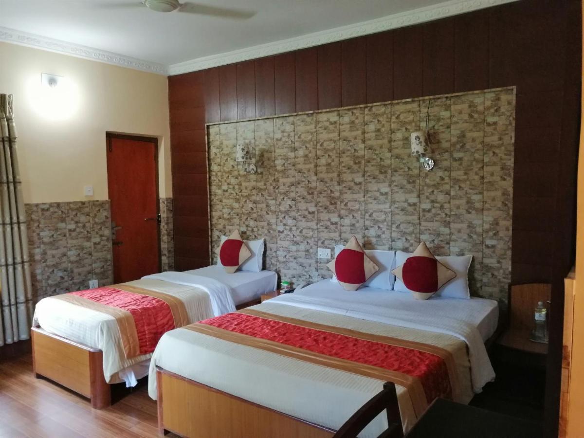 Hotel Wildlife Camp Sauraha Ngoại thất bức ảnh