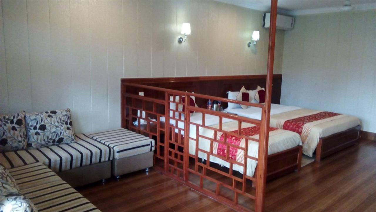 Hotel Wildlife Camp Sauraha Ngoại thất bức ảnh